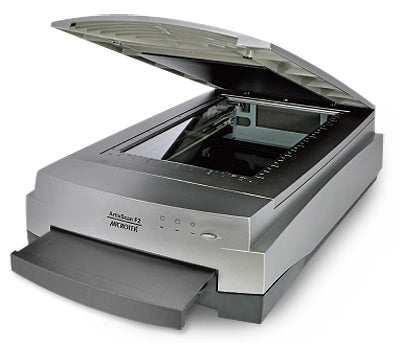 Microtek ArtixScan F2 abierto: superficie reflectante y sistema de digitalización de película